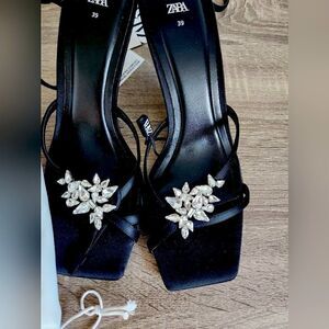 NEW WOMEN'S ZARA SANDALS RHINESTONE STRAPPY BLACK COLOR SIZE 8 EU 39.